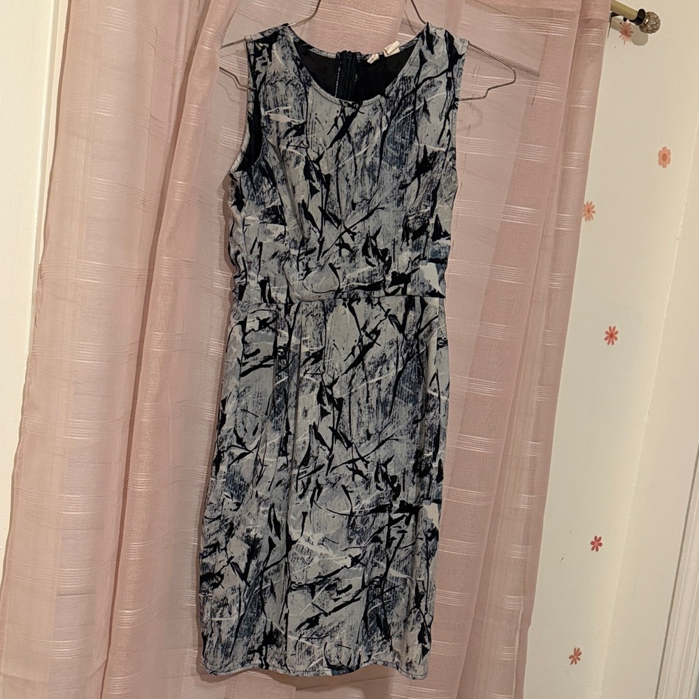 Classic Abstract Midi Dress in Black and Gray